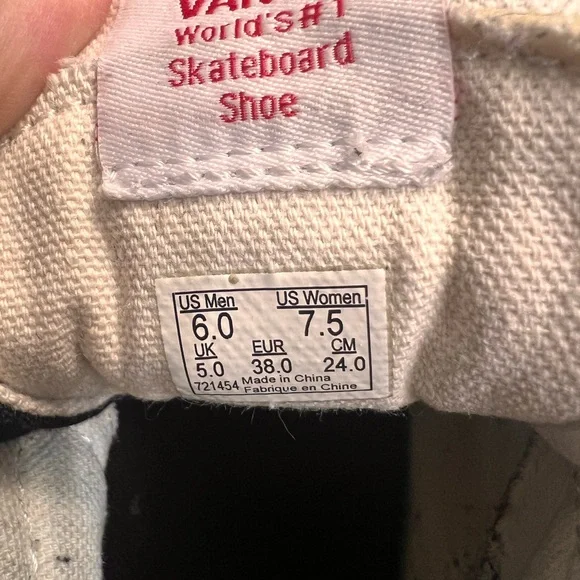 Vans Classic Black and White Skate Shoes platform. EUC. Some marks from use - Picture 4 of 9